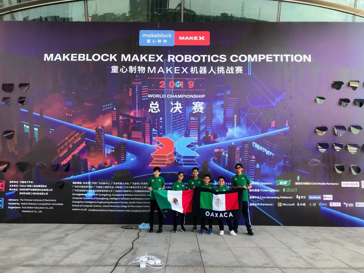 Estudiantes de RobotGenio
