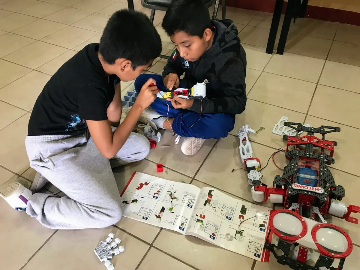 Estudiantes de RobotGenio