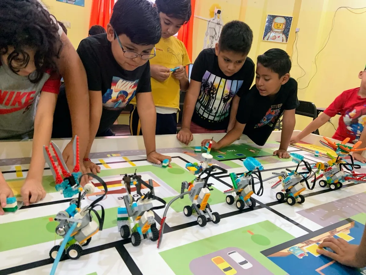 Estudiantes de RobotGenio
